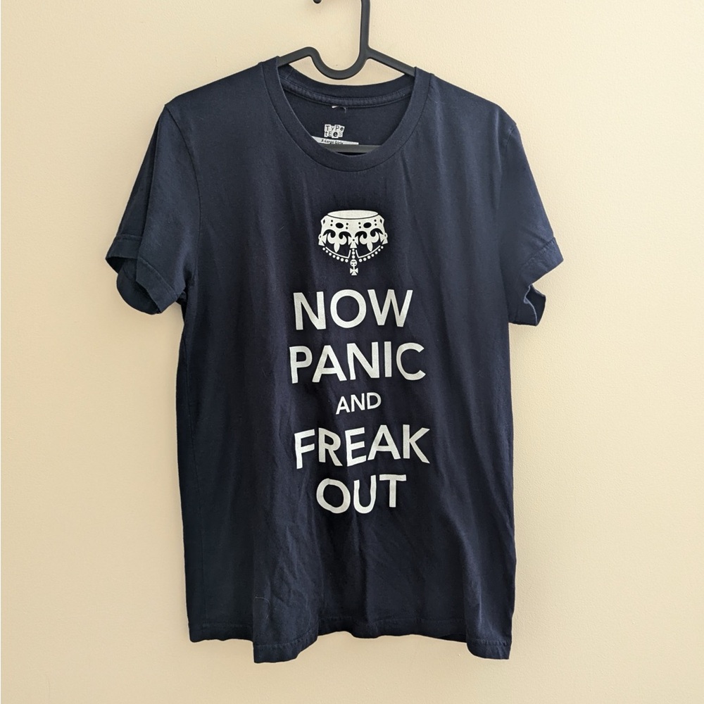 Threadless Type Tee